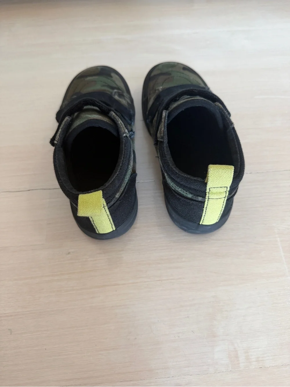 Boys Old Navy Velcro Sneakers Green Black Camo Size 11C